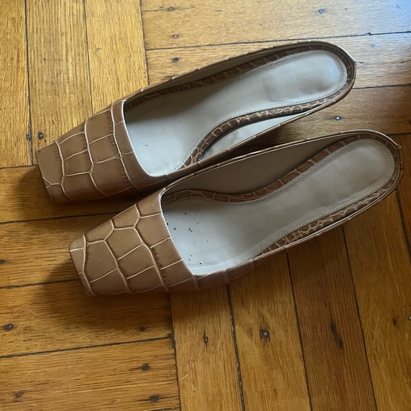 Toteme Shoes Toteme Embossed Leather Kitten Heels 37 Poshmark